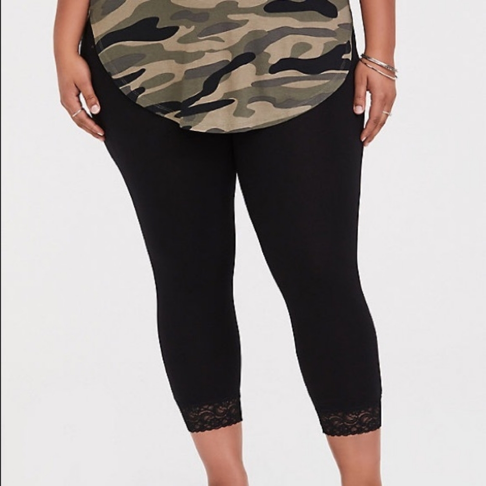 Torrid Cropped Lace Hem Leggings